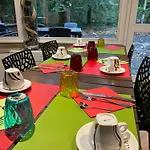 Enzo Diane - Logis מלון אמנוויל