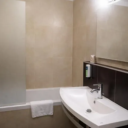 Enzo Diane - Logis Hotel 3*